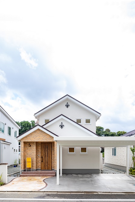 大人かわいい三角屋根の家